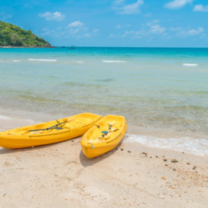 https://www.siam-experiences.com/wp-content/uploads/2021/07/yellow-kayaks-white-sand-beach-1-300x300.jpg